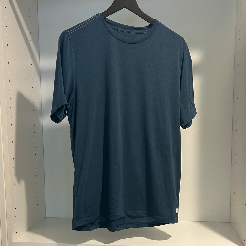 Vuori Men's Short Sleeve Crew Tee in Teal Blue